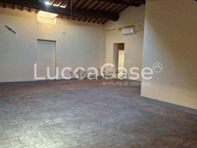 Appartamento in affitto di 100 m² in Via Burlamacchi, 12