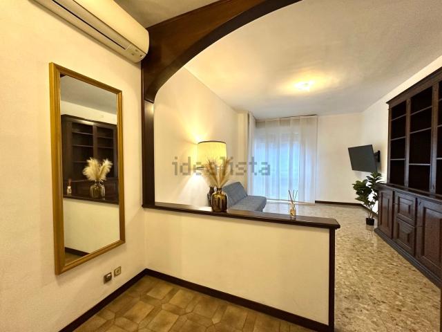 Appartamento in affitto di 100 m² in Via G. Camozzi, 34