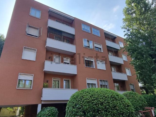 Appartamento in affitto di 100 m² in Via Genuzio Bentini, 25