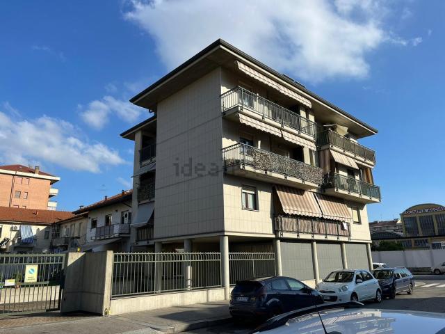 Appartamento in affitto di 100 m² in Via Giuseppe Massari, 264
