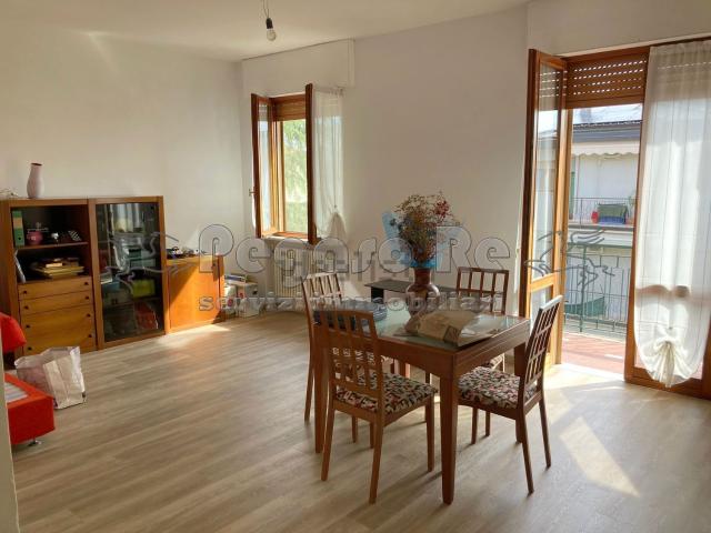 Appartamento in affitto di 100 m² in Via dei Laghi, 93