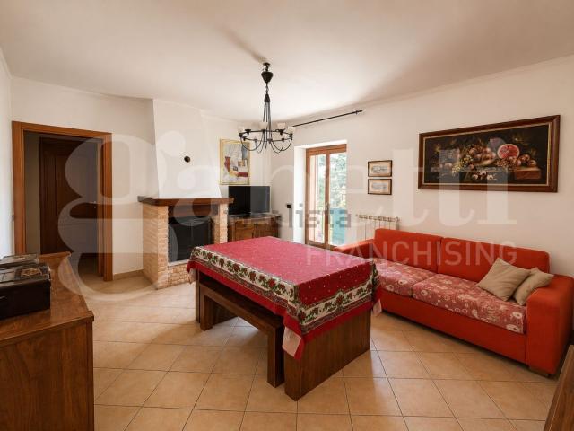 Appartamento in affitto di 100 m² in Via delle Marche, 148