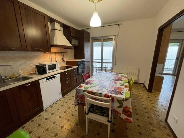 Appartamento in affitto di 100 m² in Via Edmondo de Amicis, 65