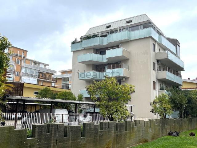 Appartamento in affitto di 100 m² in Via Francesco Filomusi Guelfi