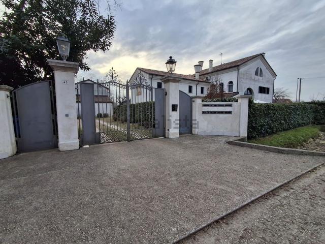 Appartamento in affitto di 100 m² in Via Ongarine