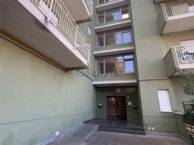 Appartamento in affitto di 100 m² in Via Lungarini, 144