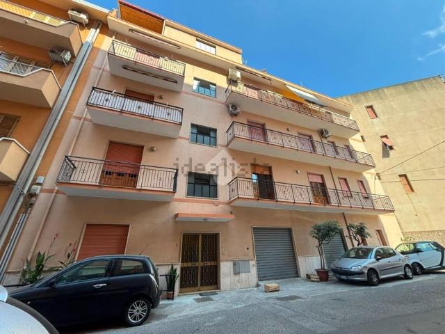 Appartamento in affitto di 100 m² in Via Monsignor Enrico Montalbetti, 4