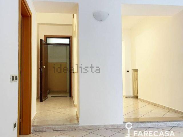 Appartamento in affitto di 100 m² in Via Mario Capuani, 84