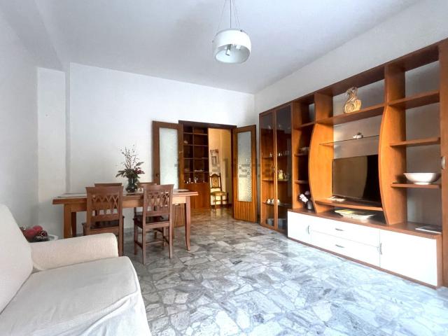 Appartamento in affitto di 100 m² in Via Nicola Fabrizi, Pescara, PE, 34
