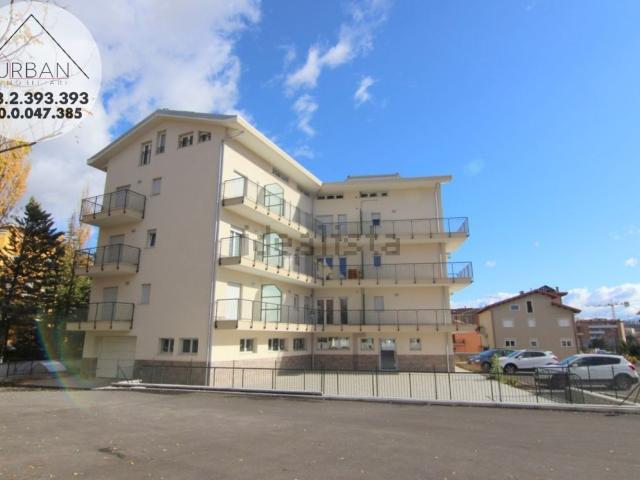 Appartamento in affitto di 100 m² in Via Salaria Antica Est