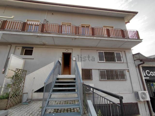 Appartamento in affitto di 100 m² in Via Salaria Antica Est