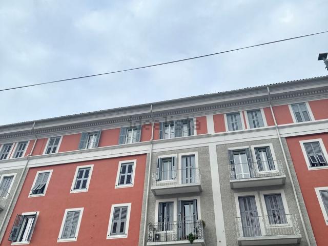 Appartamento in affitto di 100 m² in Via Santa Teresa, 2