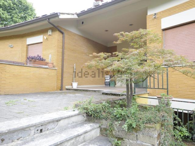 Appartamento in affitto di 100 m² in Via Sutri, 36
