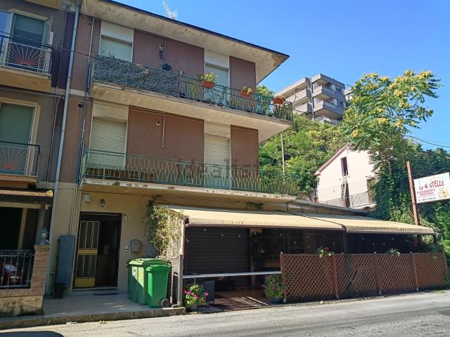 Appartamento in affitto di 100 m² in Via Picena