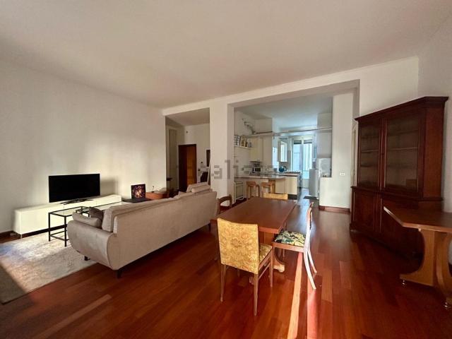 Appartamento in affitto di 100 m² in Via Quadronno, 33