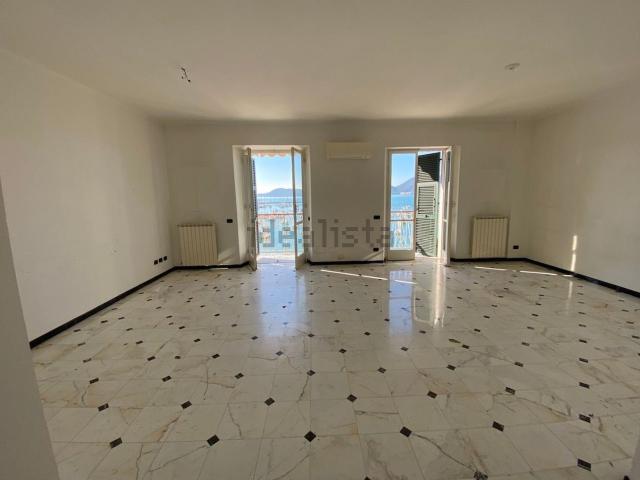 Appartamento in affitto di 100 m² in Via Roma, 42