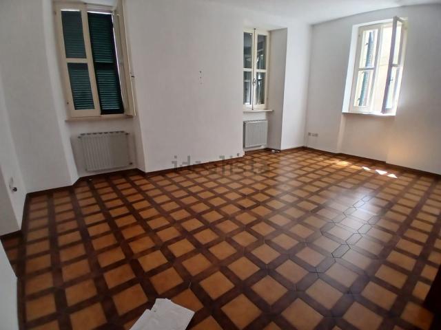 Appartamento in affitto di 100 m² in Via Roma