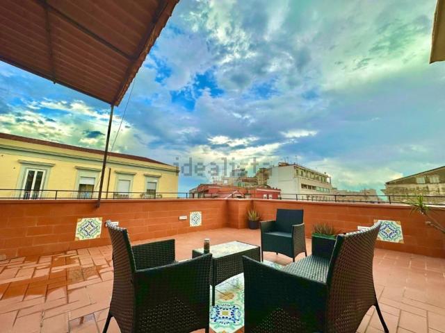 Appartamento in affitto di 100 m² in Via Toledo, 380