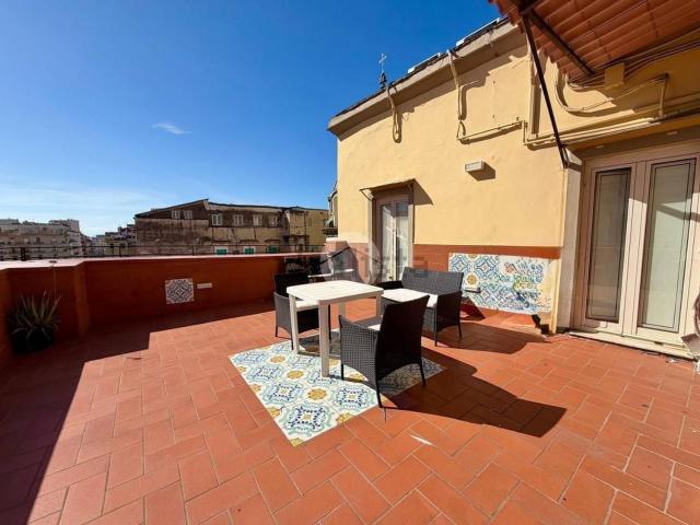 Appartamento in affitto di 100 m² in Via Toledo, 380