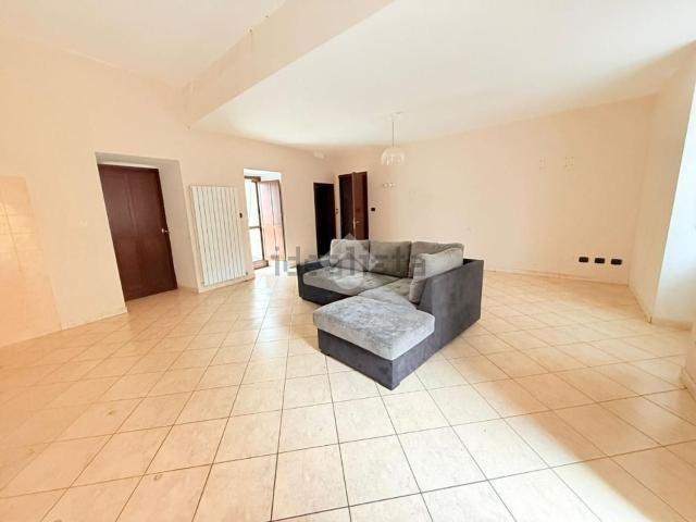 Appartamento in affitto di 100 m² in Via Tagna, 1