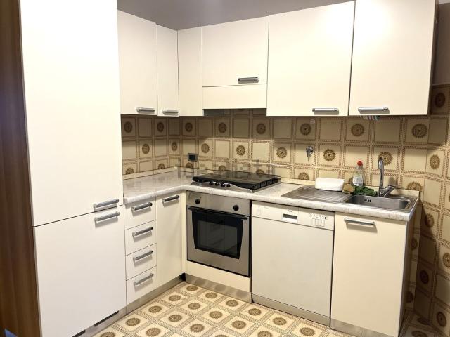 Appartamento in affitto di 100 m² in Via Tirreno, 165