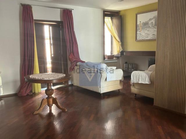 Appartamento in affitto di 100 m² in Via Vincenzo Mirabella