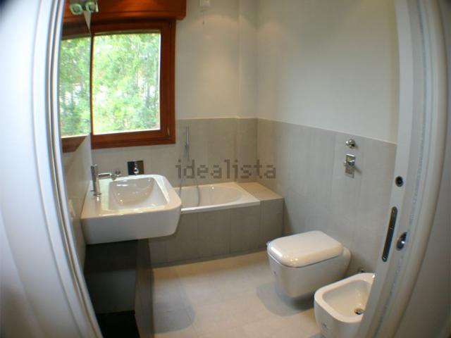 Appartamento in affitto di 100 m² in Viale Federico Caprilli, 7