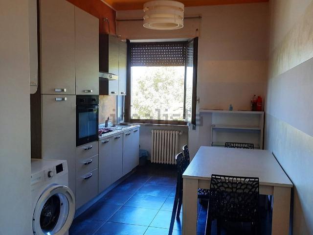 Appartamento in affitto di 100 m² in Viale Stazione Porta Vescovo, 10