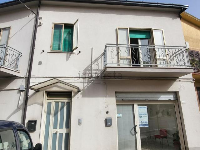 Appartamento in affitto di 100 m² in Corso Umberto I, 68