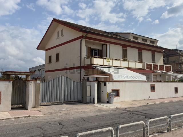 Appartamento in affitto di 100 m² in Strada Lungomare, 943
