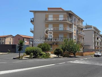 Appartamento in affitto di 101 m² in Via Generale Ameglio, 2
