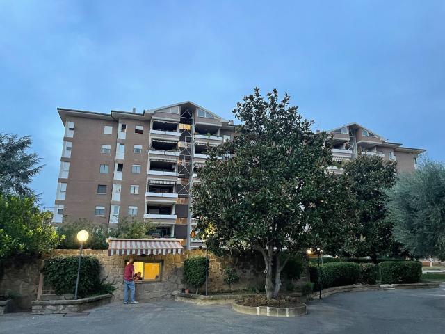 Appartamento in affitto di 101 m² in Via Sandro Giovannini, 35