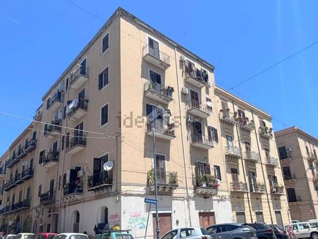 Appartamento in affitto di 102 m² in Via Filippo G. B. Basile, 29