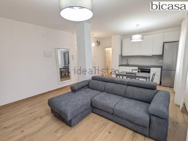 Appartamento in affitto di 102 m² in Via Lodovico Agostini
