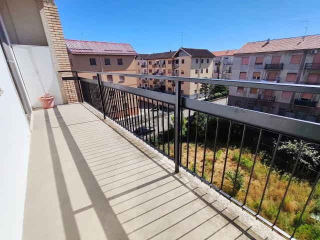 Appartamento in affitto di 102 m² in Via Sergio Morello