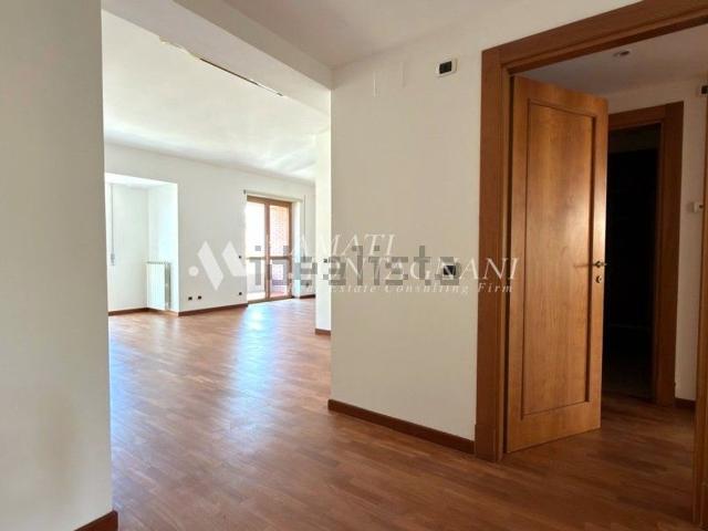 Appartamento in affitto di 102 m² in Via Virgilio