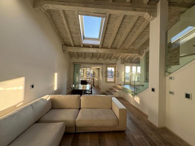 Appartamento in affitto di 102 m² in Via X Giornate, 73
