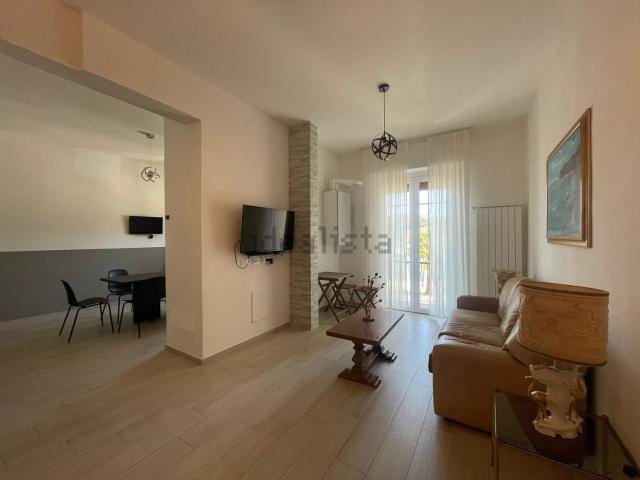 Appartamento in affitto di 102 m² in Lungomare vi