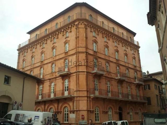 Appartamento in affitto di 102 m² in Piazza Francesco Morlacchi, 24