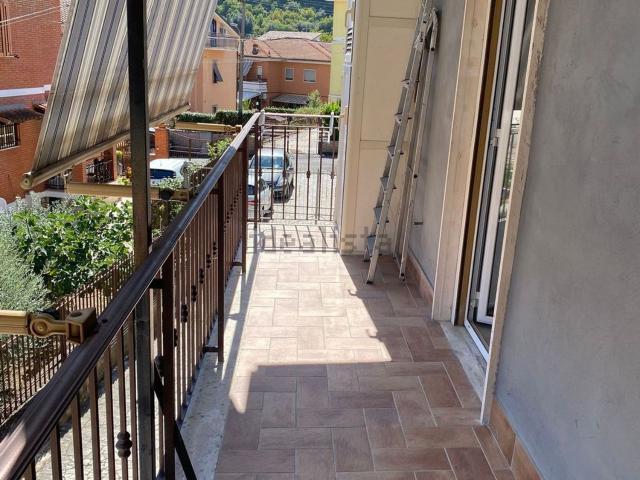Appartamento in affitto di 103 m² in Via Degli Acquedotti, 8