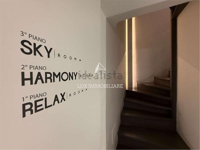 Appartamento in affitto di 103 m² in Via delle Rose, 11
