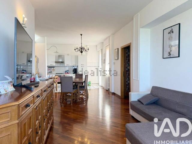 Appartamento in affitto di 103 m² in Corso Camillo Benso Conte di Cavour