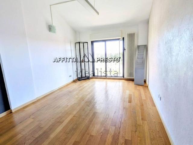 Appartamento in affitto di 104 m² in Via Francesco Mori