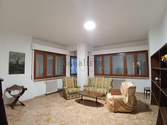 Appartamento in affitto di 105 m² in Via Carlo Liviero, 3