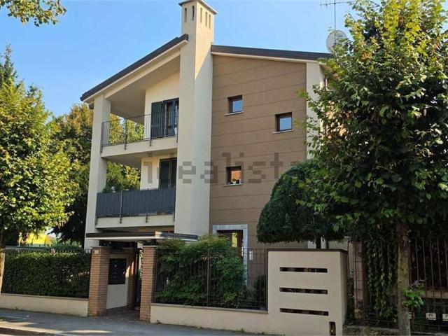 Appartamento in affitto di 105 m² in Via Alessandro Manzoni, 5