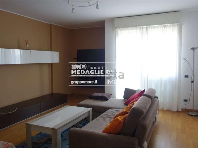Appartamento in affitto di 105 m² in Via Alfeo Corassori