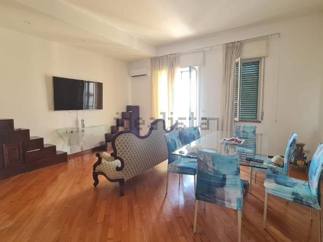 Appartamento in affitto di 105 m² in Via di Pozzuoli, 108