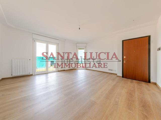 Appartamento in affitto di 105 m² in Via Enrico Mattei, 3
