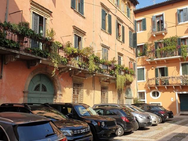 Appartamento in affitto di 105 m² in Via Enrico de Nicolis
