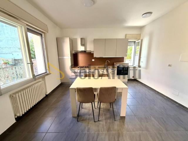 Appartamento in affitto di 105 m² in Via I. Nievo, 76